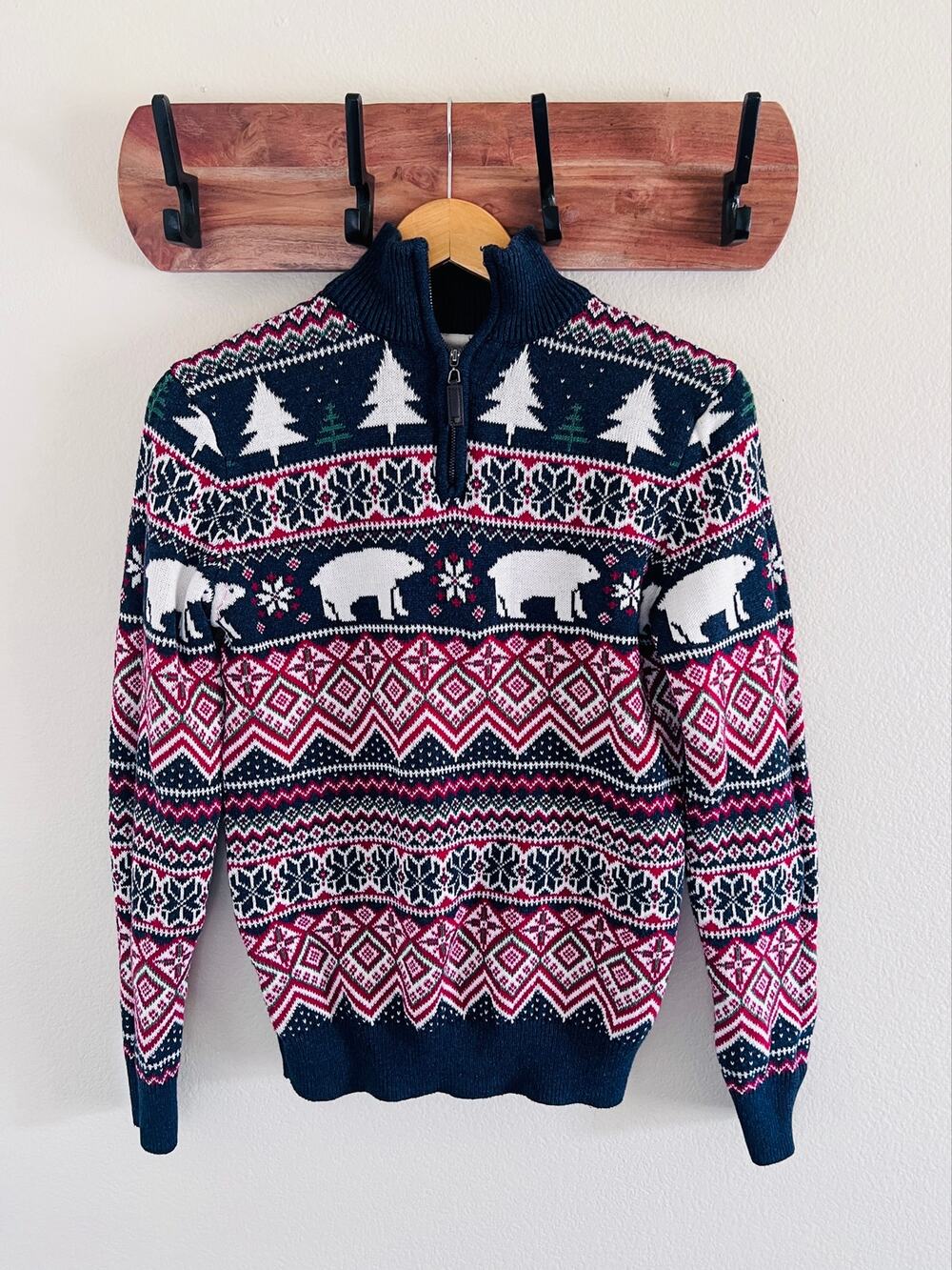 Aspen Mens Navy Blue Polar Bear Fair Isle Quarter Zip
Mens Sweater Size Small